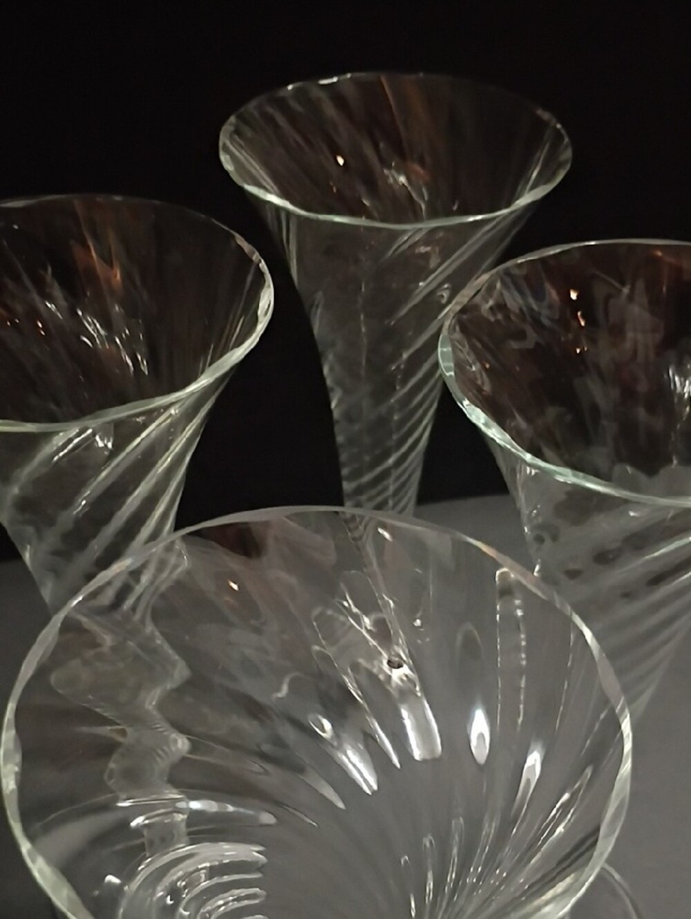 Vintage Set of 4 Clear Swirl Pattern Bud Vase Set/Champagne Flutes - Picture 3 of 4